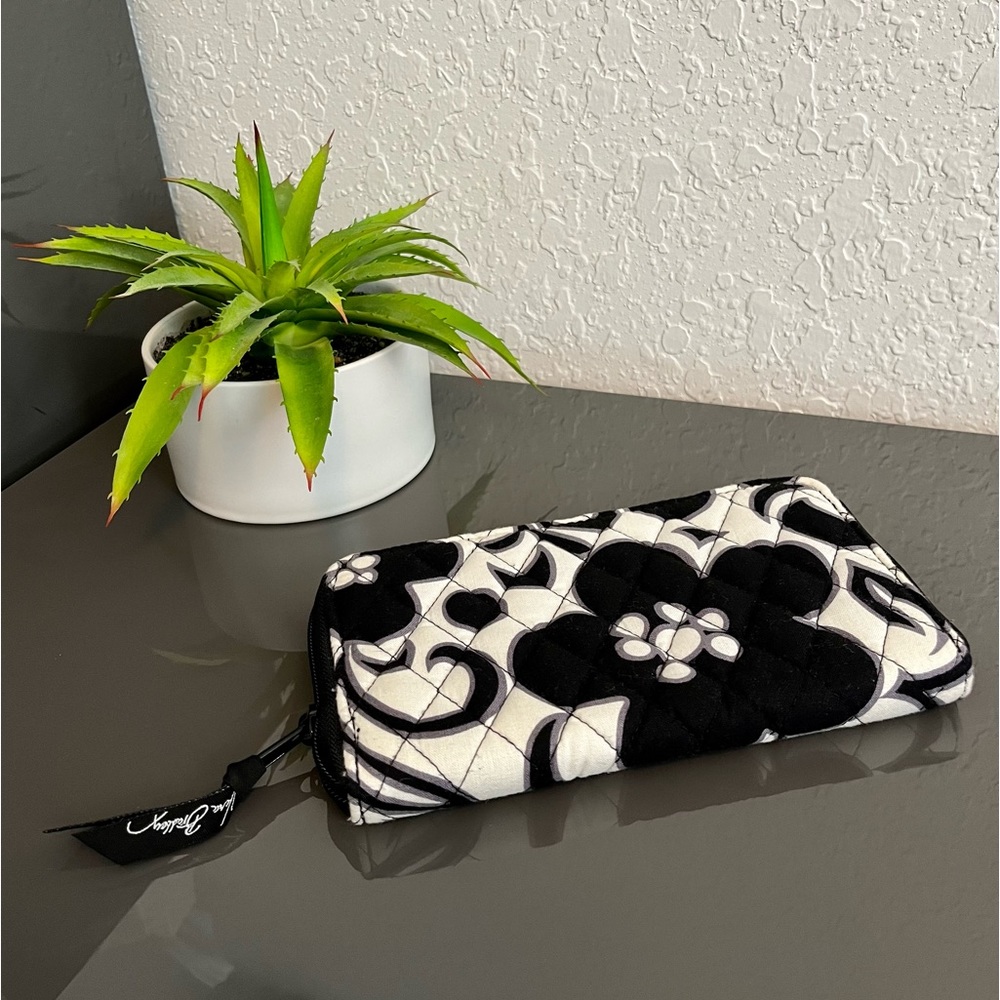 Vera Beradley Large Zip Accordion Wallet